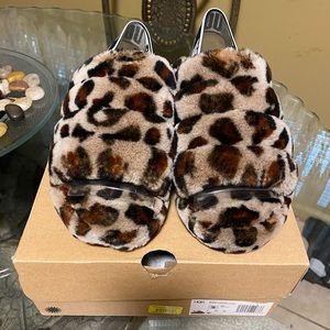 🚫sold🚫 Ugg fluff yeah slides